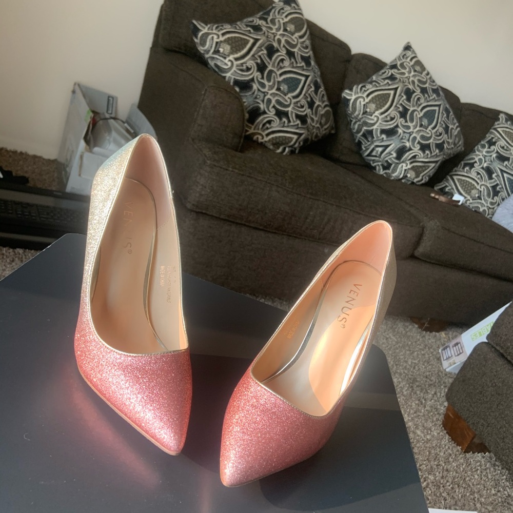 Umber Venus heels